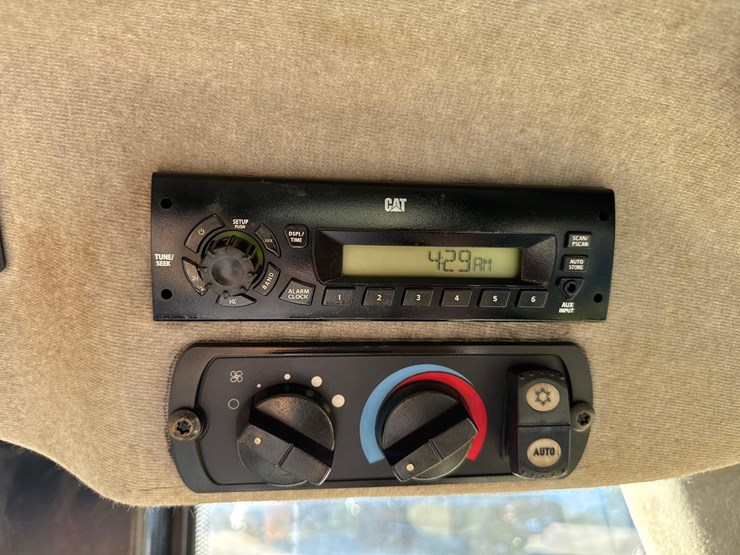 2008-caterpillar-953d-image-25