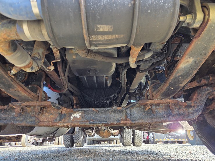 2013-peterbilt-337-image-34