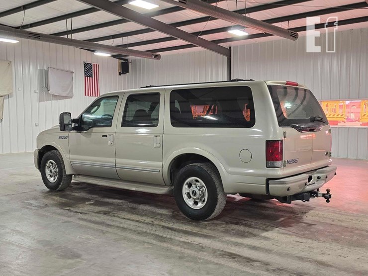 2005-ford-excursion-image-4