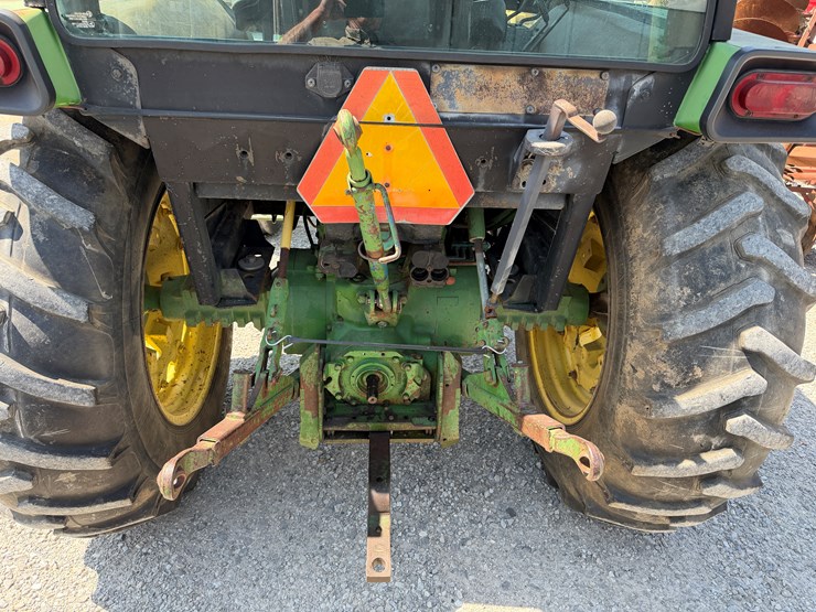 1984-john-deere-2550-image-16