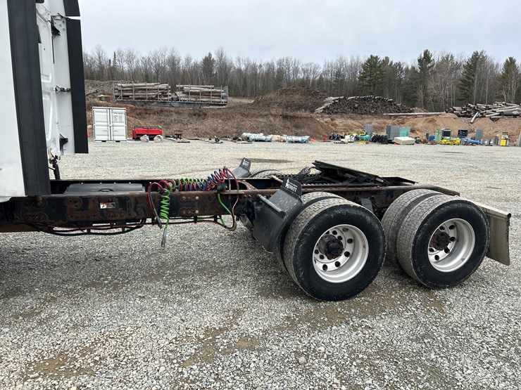 2017-massey-ferguson-8-image-16