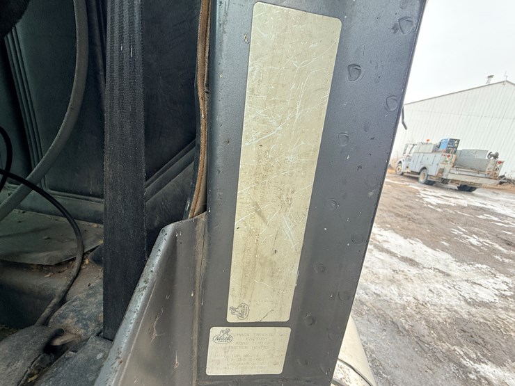 1999-mack-dm690-image-60