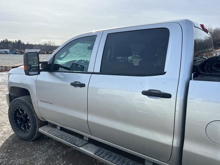 2018-chevrolet-2500-image-19