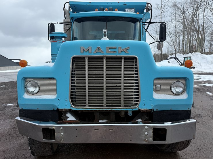 #1056-•-1989-mack-quad-axle-dump-truck-image-20