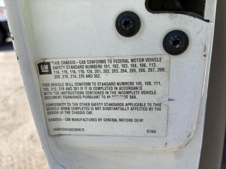 2004-chevrolet-silverado-2500hd-image-16