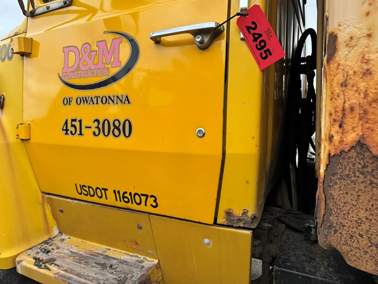 1977-ford-8000-image-12