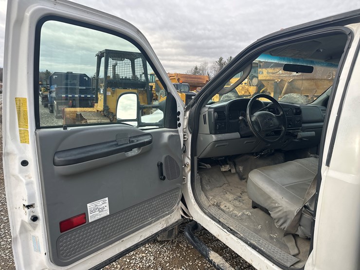 2006-ford-f550-image-24