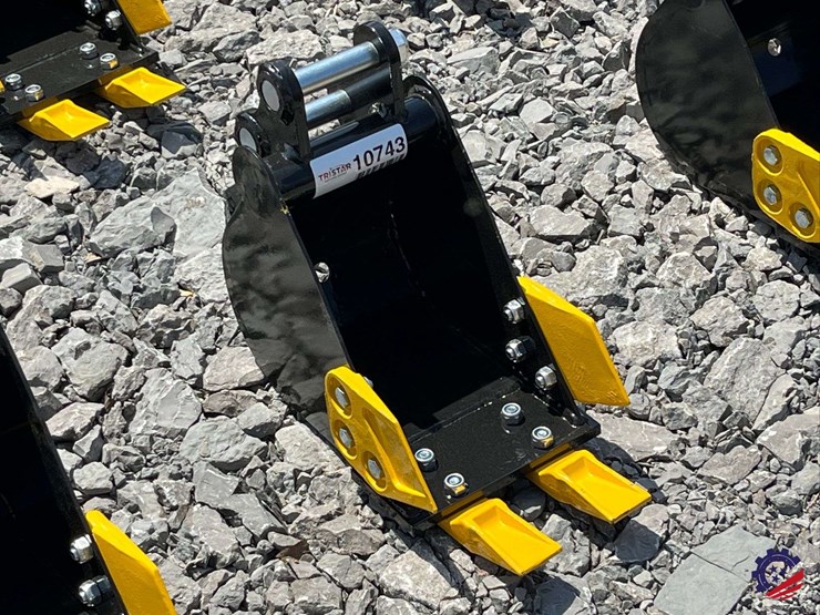 unused-2026-ce-8"-toothed-bucket-image-7