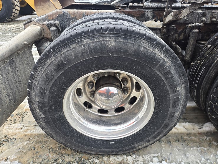 peterbilt-579-image-103