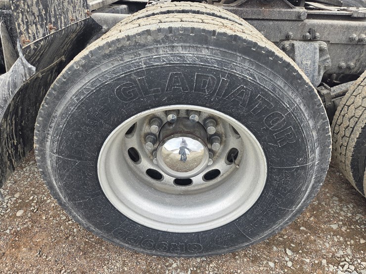 2007-peterbilt-579-image-84