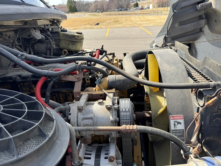 #2160-•-2006-freightliner-business-class-m2-box-truck-image-44