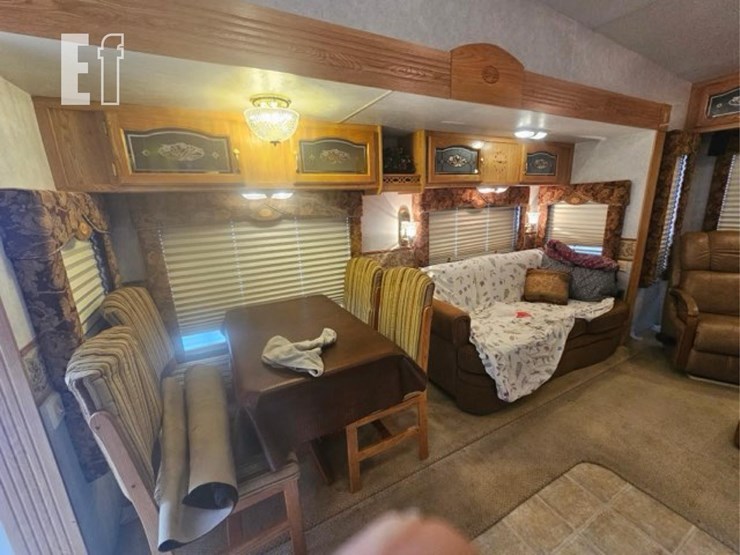 2006-river-canyon-5th-wheel-camper-image-7