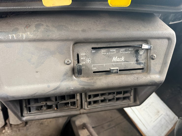 mack-rd686s-image-38