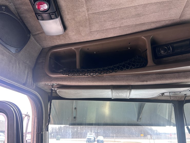 2000-peterbilt-379-image-55