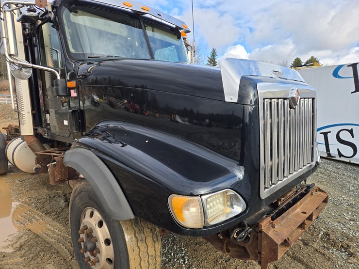 2014-massey-ferguson-8-image-11
