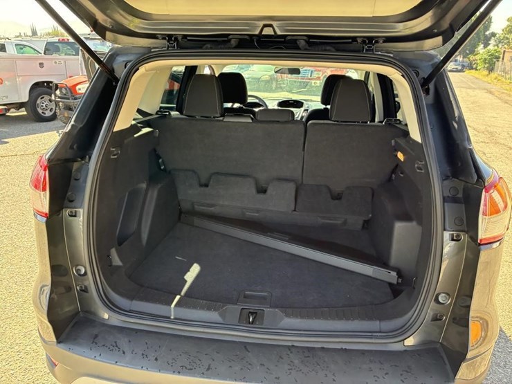 2015-ford-escape-se-image-11