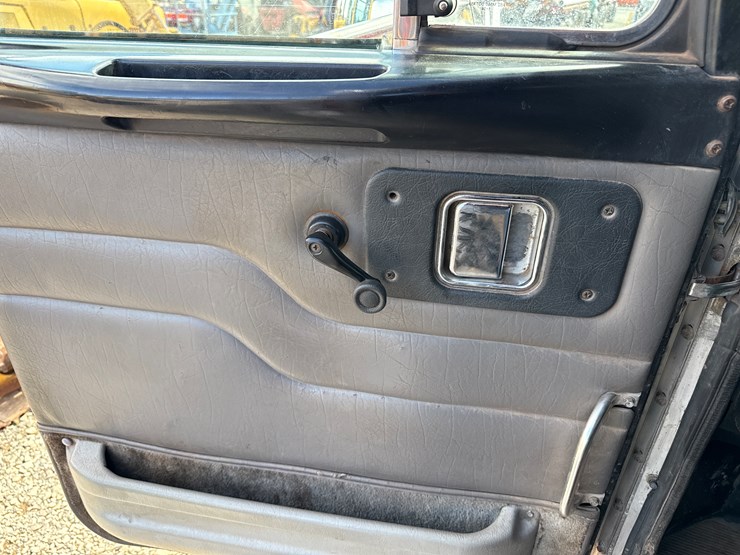 2004-peterbilt-378-image-46