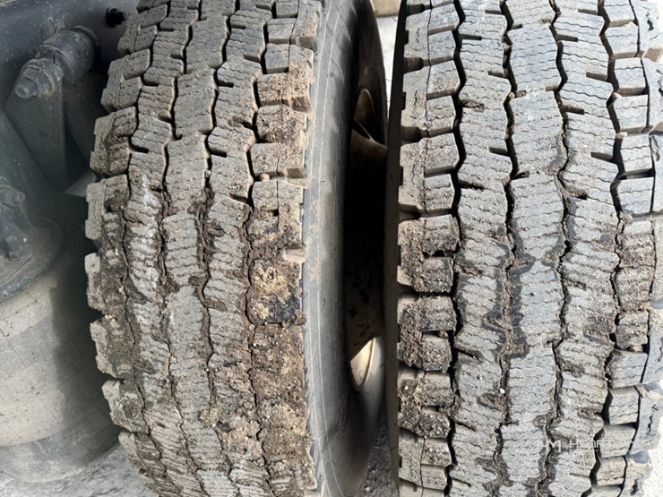 2023-freightliner-m2-106-image-26