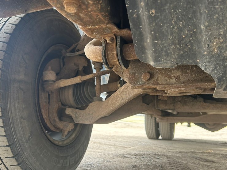 2004-chevrolet-3500-image-37