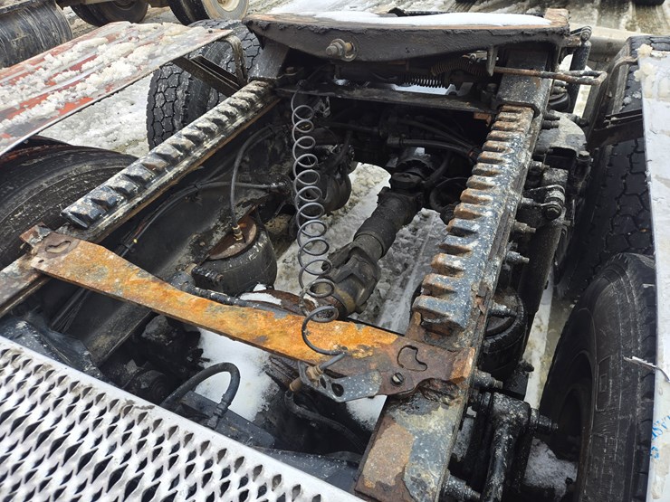 peterbilt-579-image-38