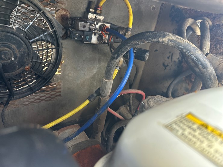 2010-massey-ferguson-8-image-31