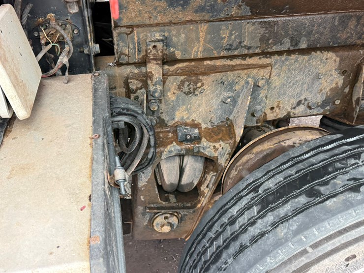 #1052-•-2007-international-7600sfa-tri-axle-dump-truck-image-45