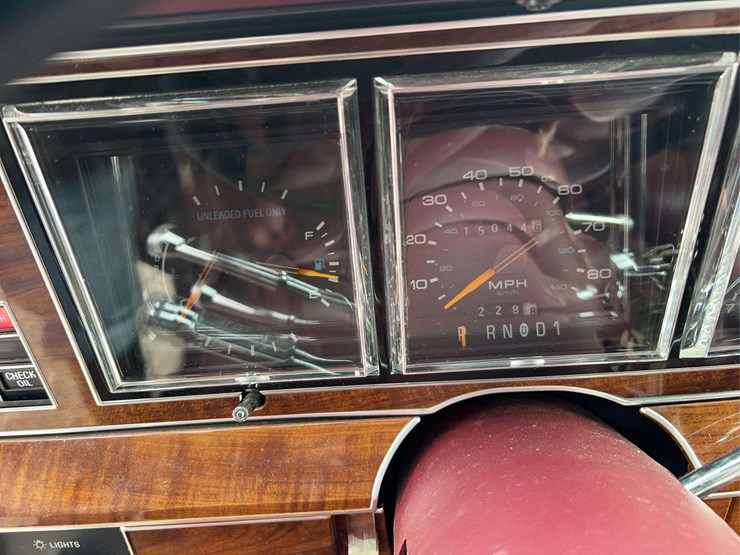 1989-lincoln-town-car-image-55