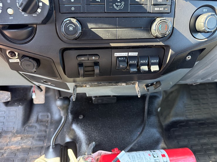 2014-ford-f550-xl-image-28