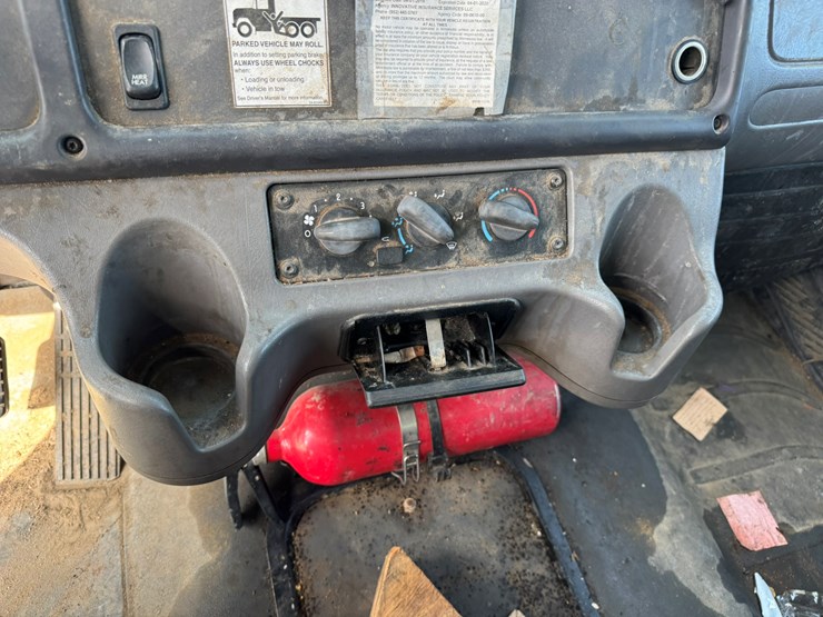 #2160-•-2006-freightliner-business-class-m2-box-truck-image-32