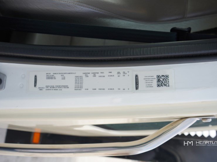 2023-freightliner-m2-106-image-8