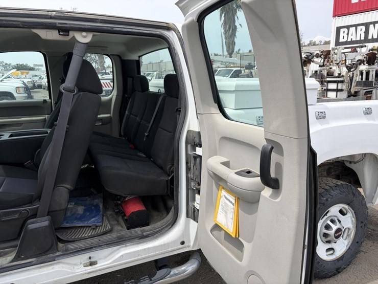 2012-gmc-sierra-2500-image-11