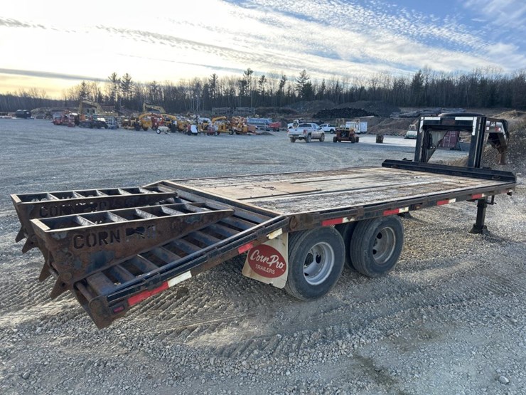 2016-massey-ferguson-8-image-4