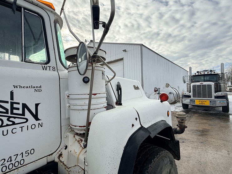 1988-mack-dm690s-image-38