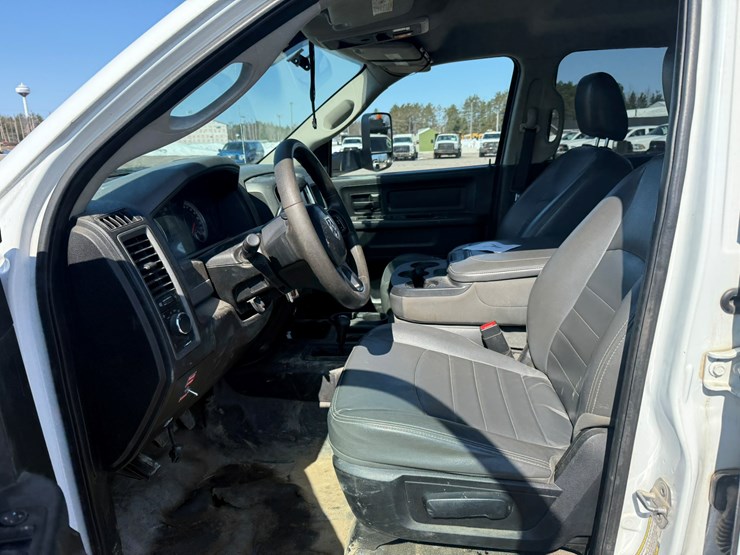 #2048-•-2013-ram-5500-heavy-duty-service-truck-image-39