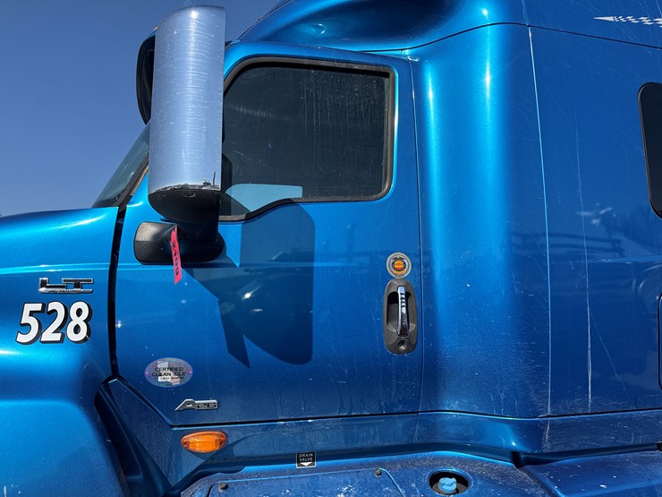 #2199-•-2020-international-a26-sleeper-cab-truck-tractor-image-15