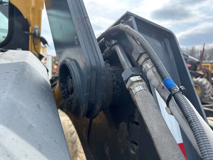 2020-deere-332g-image-25