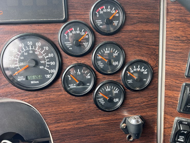 #1009-•-2012-western-star-conventional-4-sleeper-cab-truck-tractor-image-54