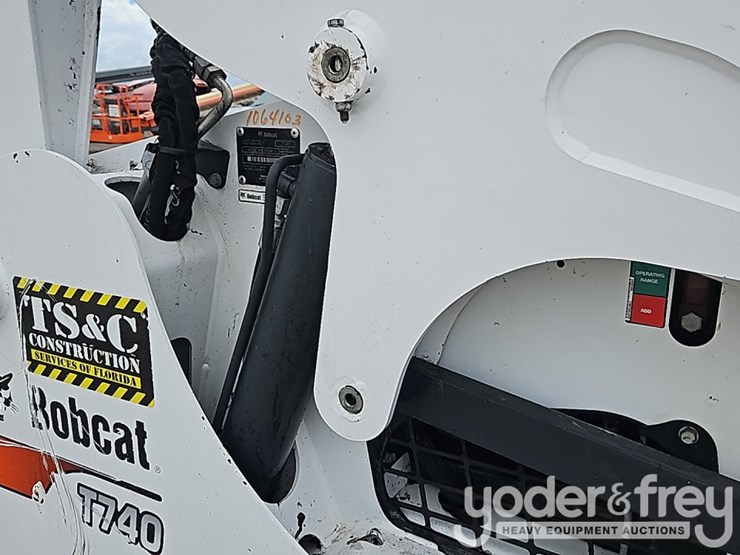 2019-bobcat-t740-image-11