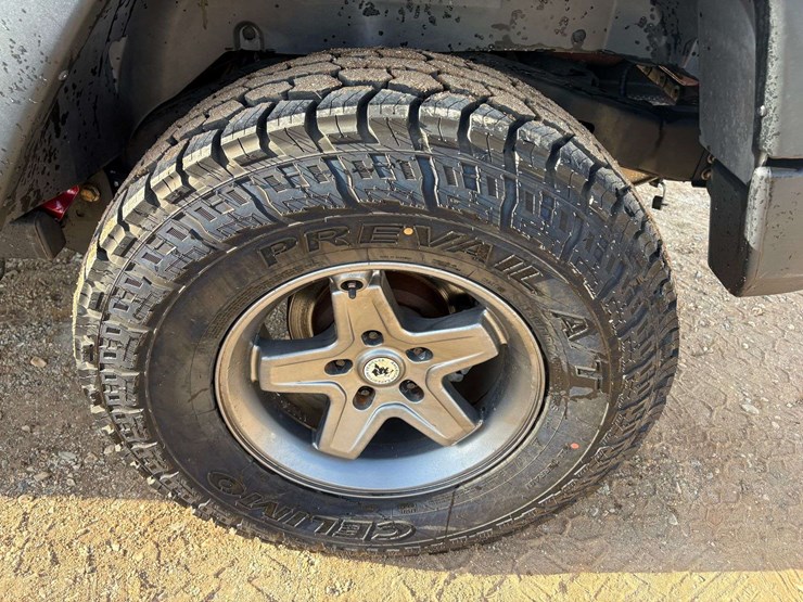 2013-jeep-wrangler-sport-image-8