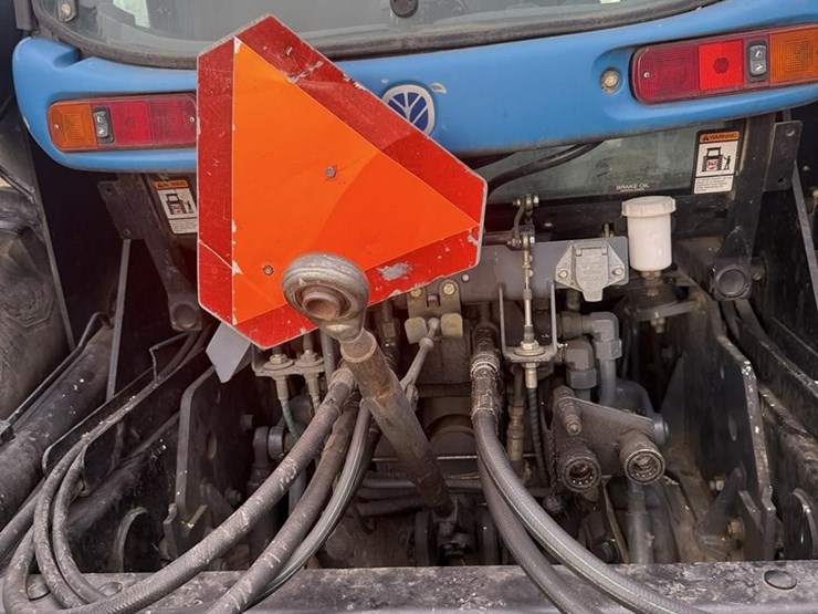 new-holland-tv140-image-11