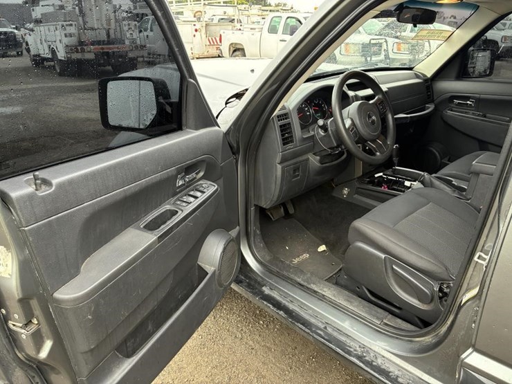 2012-jeep-liberty-image-15