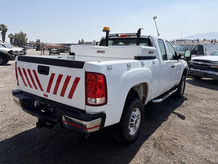 2012-gmc-sierra-2500-image-3