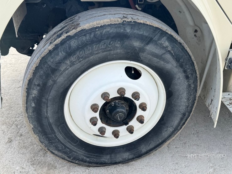 2023-freightliner-m2-106-image-37