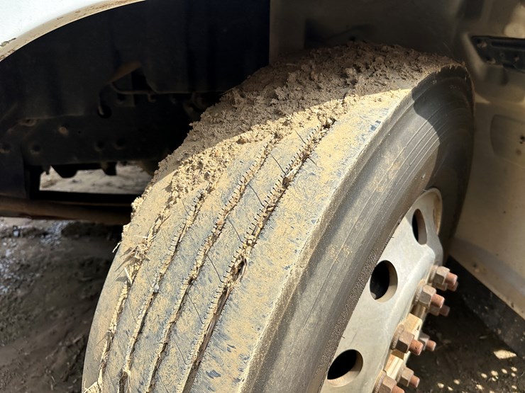 2020-hino-268-image-46