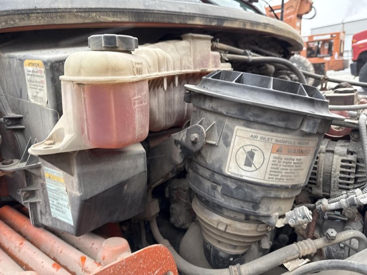 2016-massey-ferguson-8-image-18