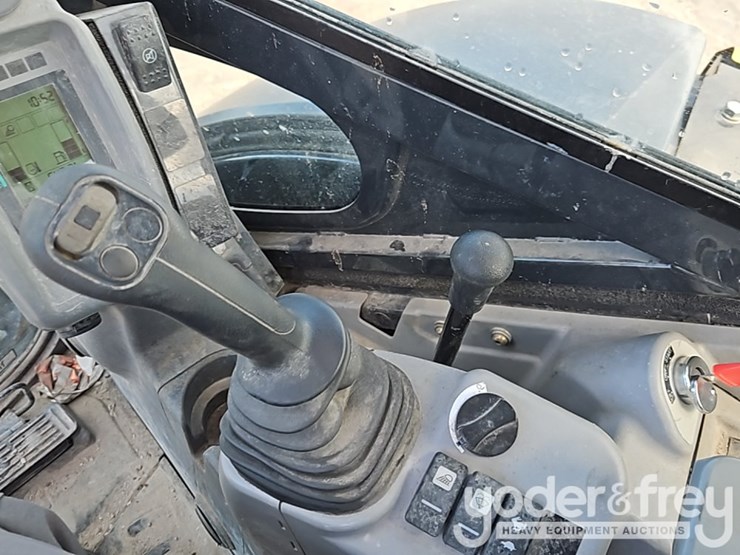 2022-deere-35g-image-33