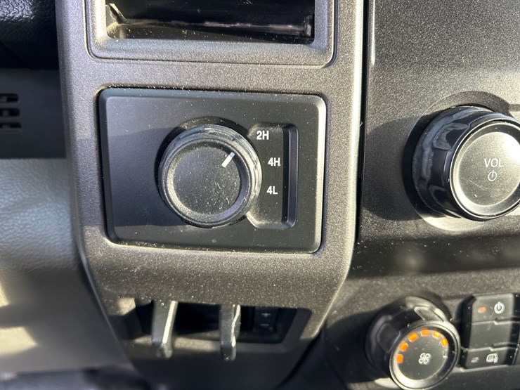 2021-ford-f550-image-74