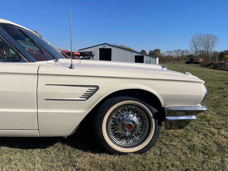 1965-ford-thunderbird-image-21
