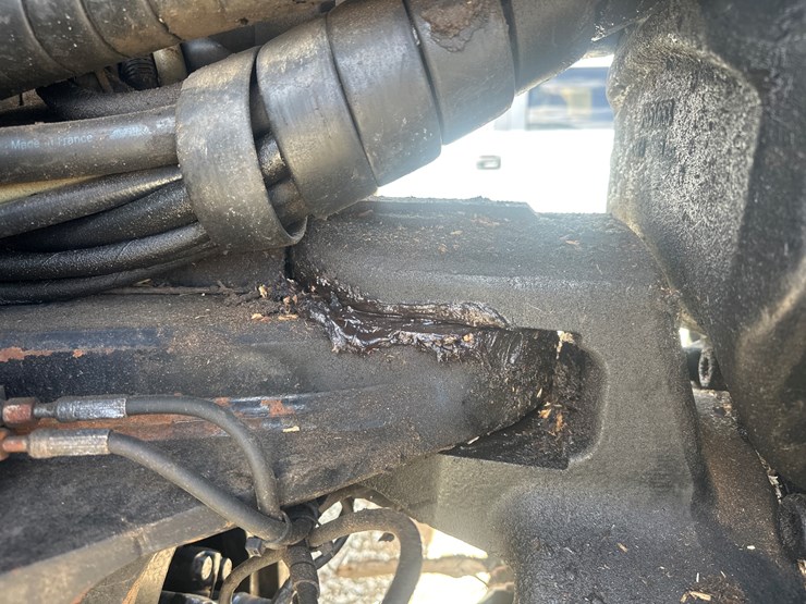 2011-deere-1270e-image-31