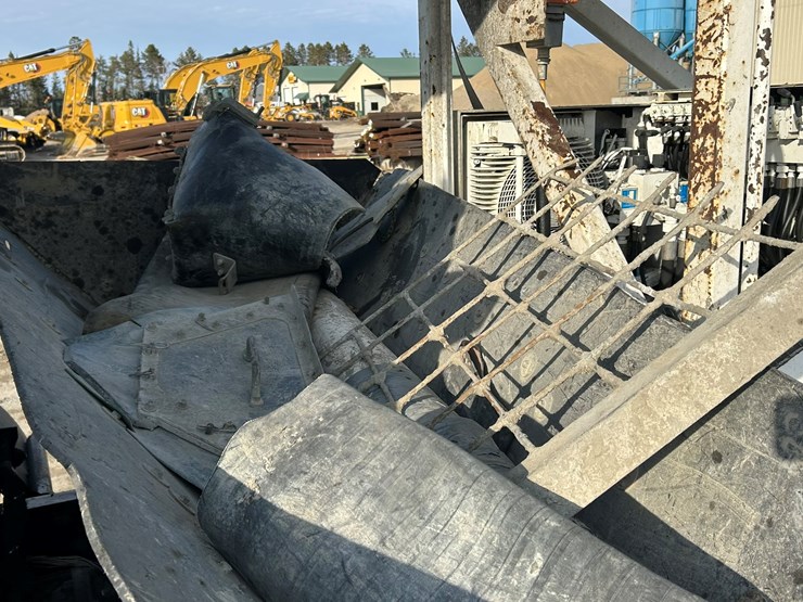 #2237-•-2006-mack-tri-axle-concrete-placement-truck-image-29